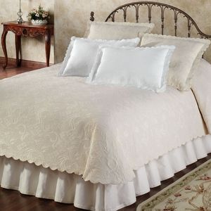 Linen Source Grand Fleur Matelasse bedspread Queen New
